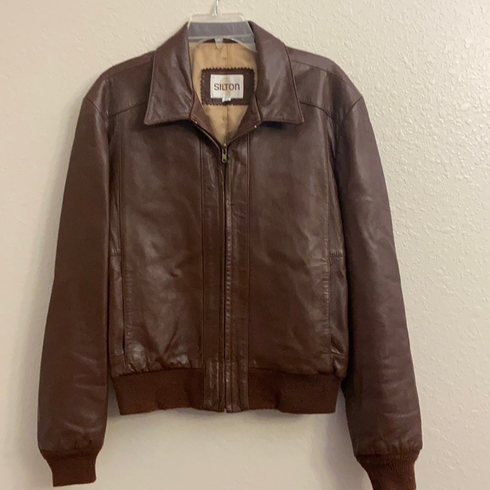 SILTON BROWN LEATHER JACKET ITS A SIZE 44